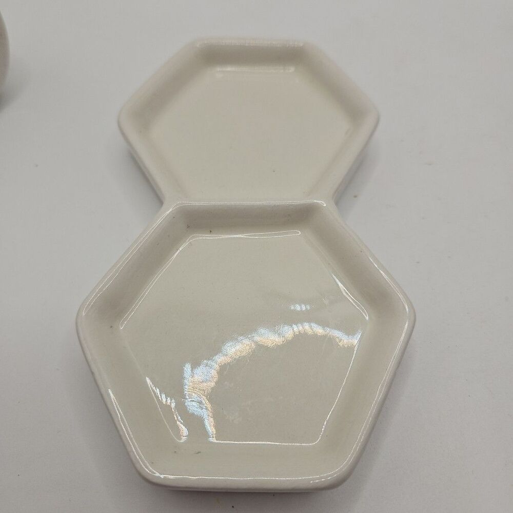 White Ceramic Bee Hive Salt and Pepper Shakers with Honeycomb Tray 3" - Picture 10 of 16